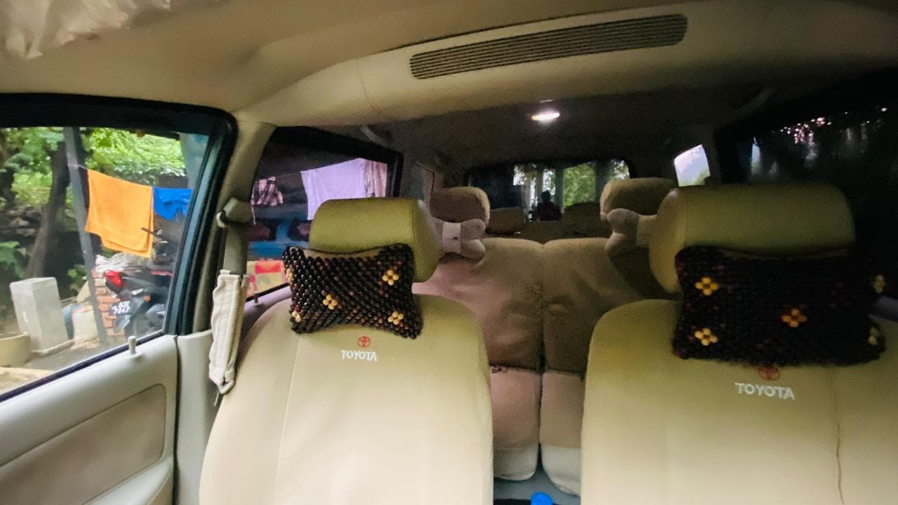 Minivan passenger seating
