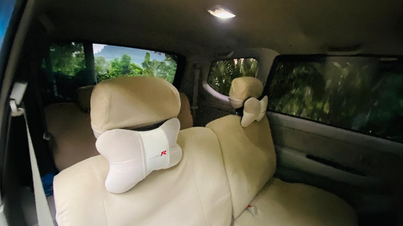 Minivan rear seats with headrest cushions